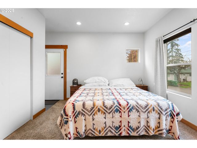 114 PINE St, St Helens, OR 97051