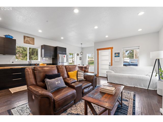 114 PINE St, St Helens, OR 97051