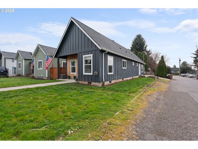114 PINE St, St Helens, OR 97051