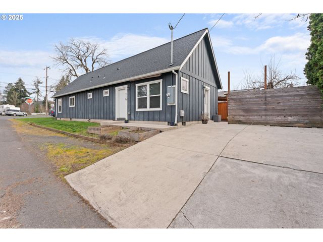 114 PINE St, St Helens, OR 97051