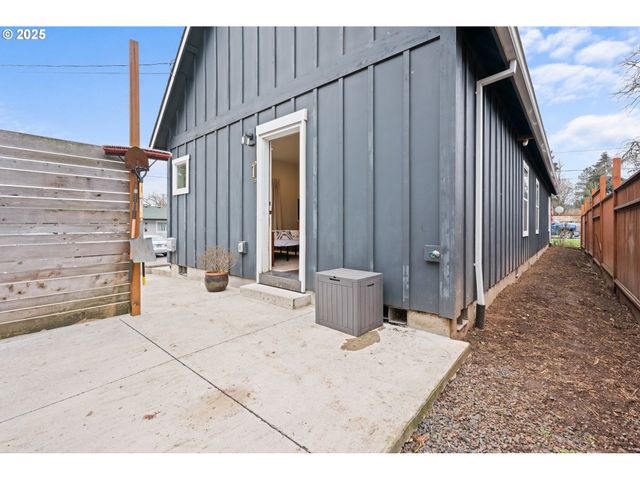 114 PINE St, St Helens, OR 97051