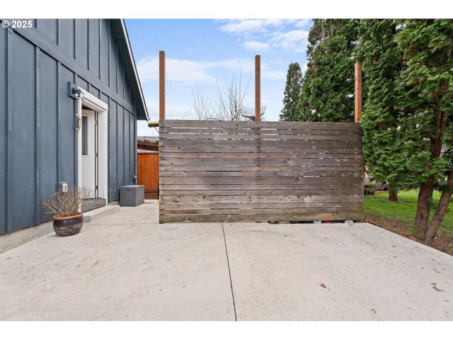 114 PINE St, St Helens, OR 97051