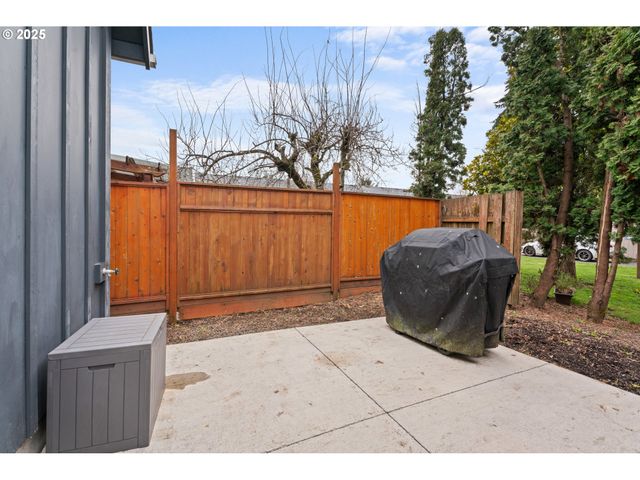 114 PINE St, St Helens, OR 97051