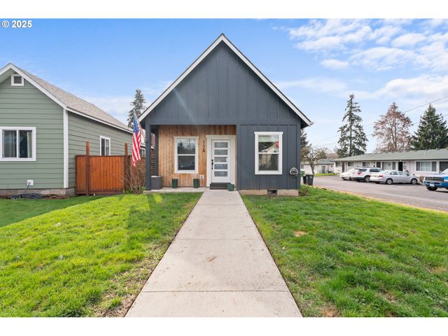 114 PINE St, St Helens, OR 97051