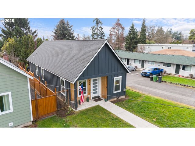 114 PINE St, St Helens, OR 97051