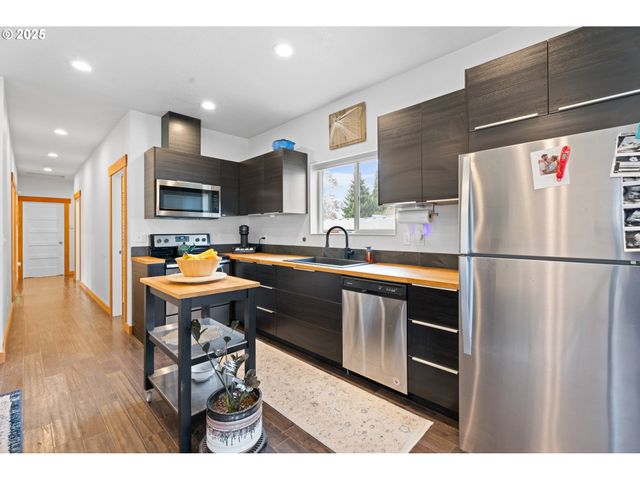 114 PINE St, St Helens, OR 97051