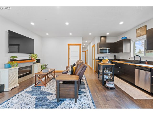 114 PINE St, St Helens, OR 97051