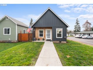 114 PINE St, St Helens, OR 97051
