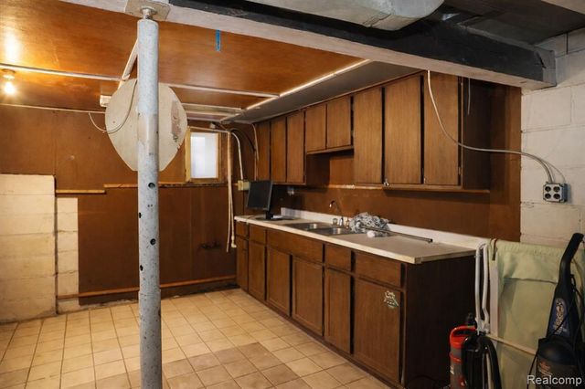 11655 Mitchell Street, Hamtramck, MI 48212