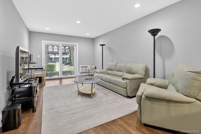 20716 Melissa Court 1653, Bayside, NY 11360