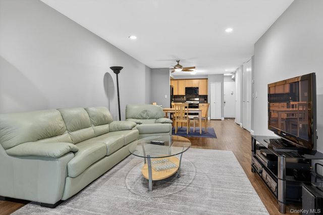 20716 Melissa Court 1653, Bayside, NY 11360