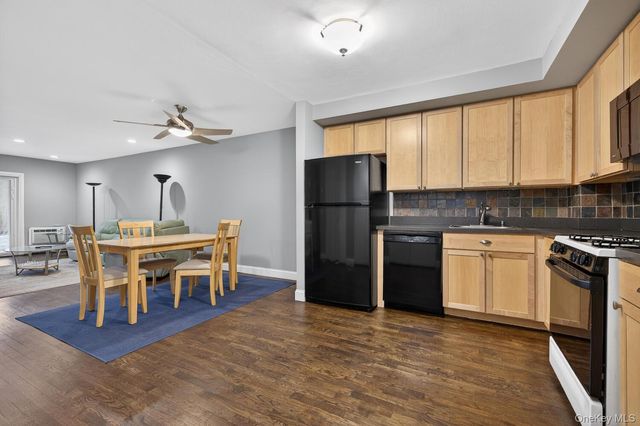 20716 Melissa Court 1653, Bayside, NY 11360