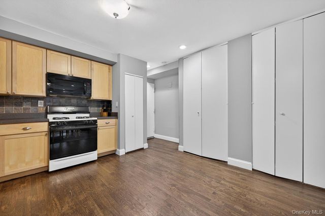 20716 Melissa Court 1653, Bayside, NY 11360