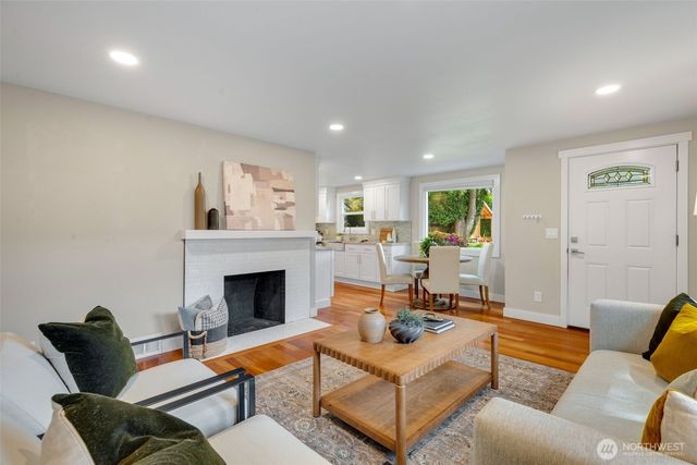 3700 NE 74th Place, Seattle, WA 98115