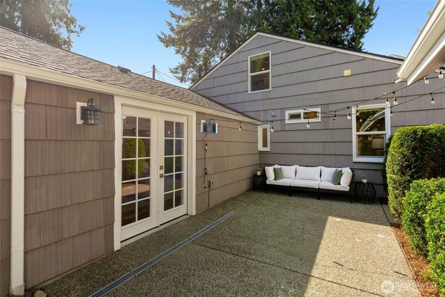 3700 NE 74th Place, Seattle, WA 98115