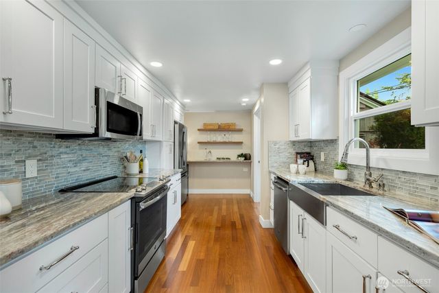3700 NE 74th Place, Seattle, WA 98115