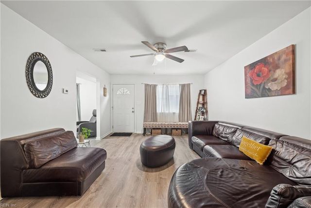 1473 Monterry PL, Newport News, VA 23608