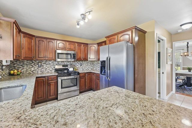 529 Windridge Drive, Chesterton, IN 46304