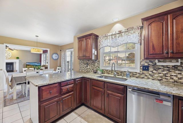 529 Windridge Drive, Chesterton, IN 46304