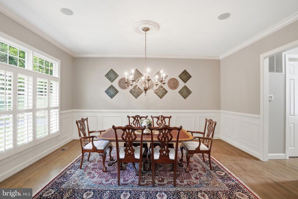 Image 12 of property listing at 1133 SPRINGVALE RD, Great Falls, VA 22066