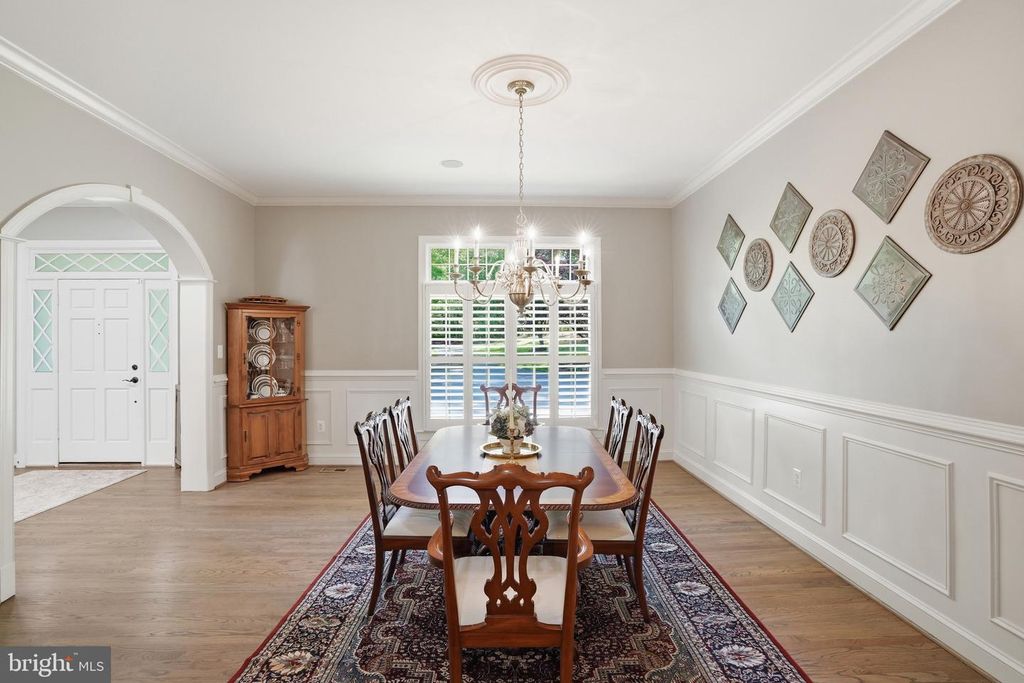Image 13 of property listing at 1133 SPRINGVALE RD, Great Falls, VA 22066
