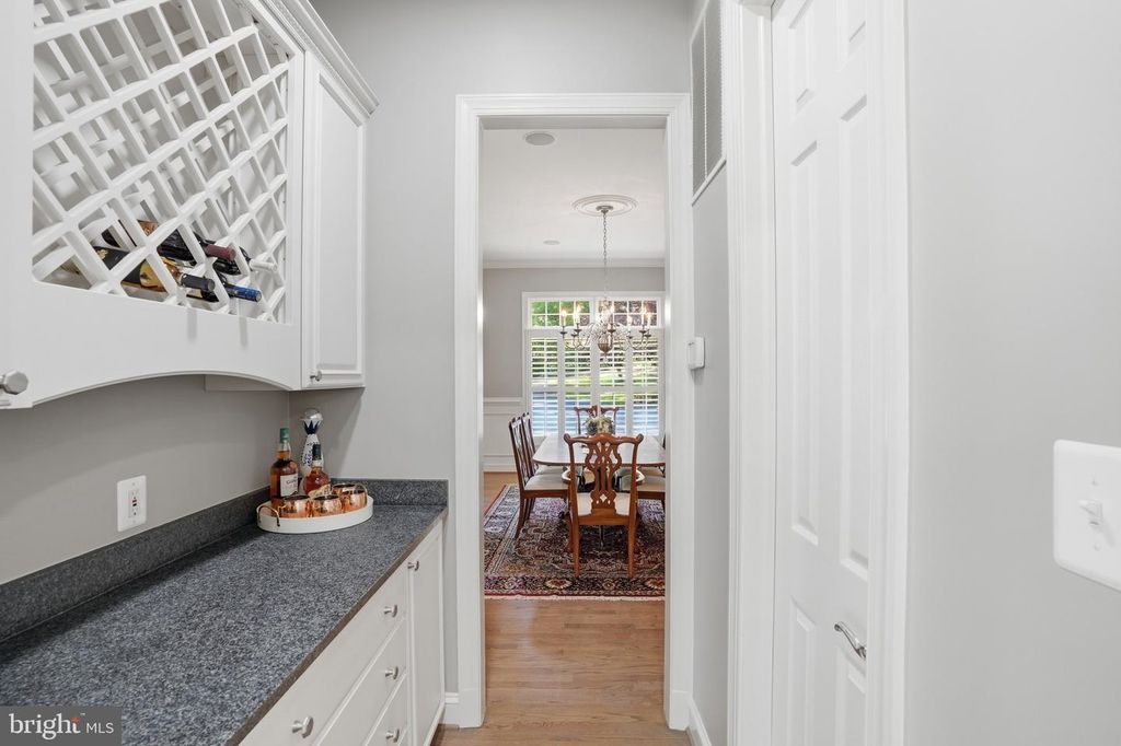Image 14 of property listing at 1133 SPRINGVALE RD, Great Falls, VA 22066