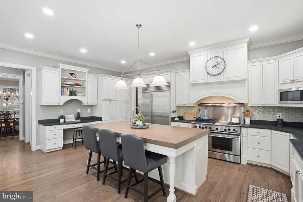 Image 17 of property listing at 1133 SPRINGVALE RD, Great Falls, VA 22066