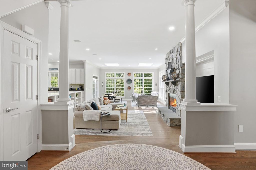 Image 29 of property listing at 1133 SPRINGVALE RD, Great Falls, VA 22066
