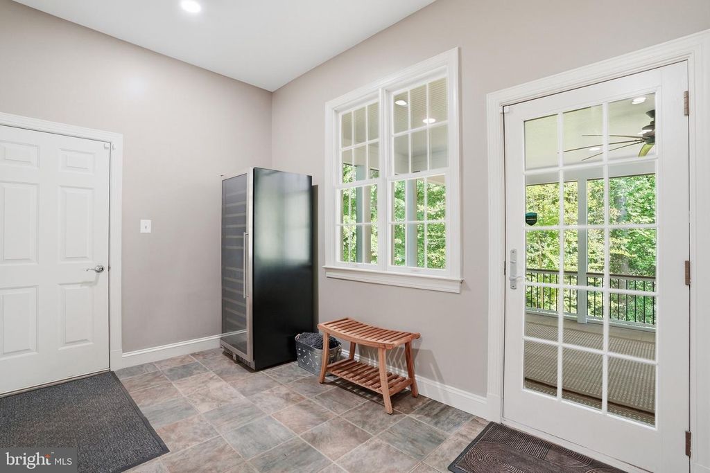Image 36 of property listing at 1133 SPRINGVALE RD, Great Falls, VA 22066