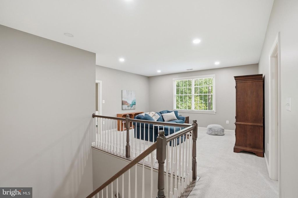 Image 40 of property listing at 1133 SPRINGVALE RD, Great Falls, VA 22066