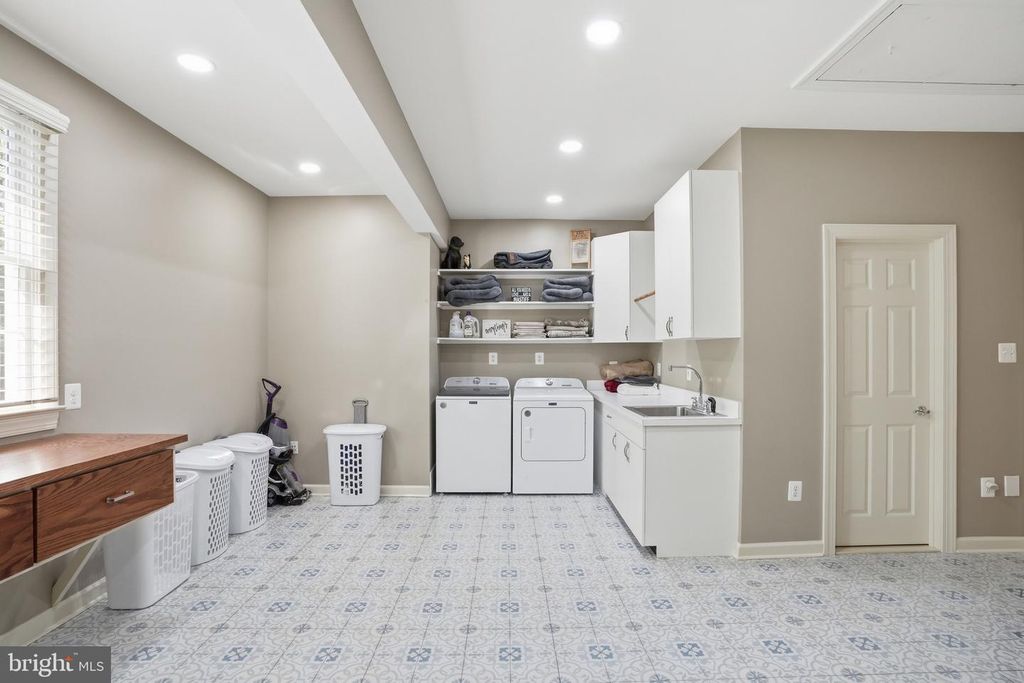 Image 51 of property listing at 1133 SPRINGVALE RD, Great Falls, VA 22066