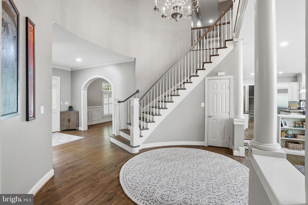 Image 6 of property listing at 1133 SPRINGVALE RD, Great Falls, VA 22066