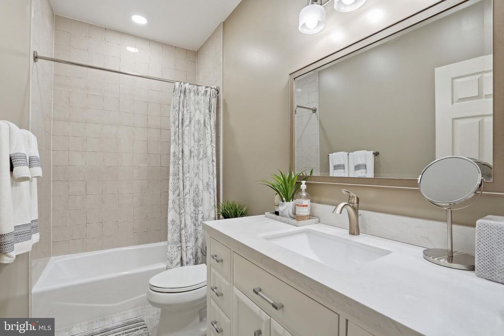 Image 62 of property listing at 1133 SPRINGVALE RD, Great Falls, VA 22066
