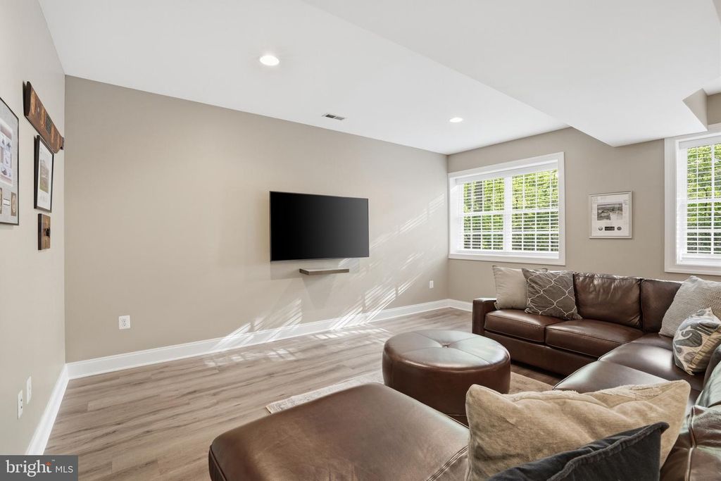 Image 65 of property listing at 1133 SPRINGVALE RD, Great Falls, VA 22066