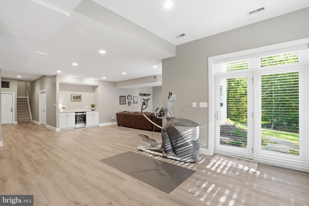 Image 67 of property listing at 1133 SPRINGVALE RD, Great Falls, VA 22066