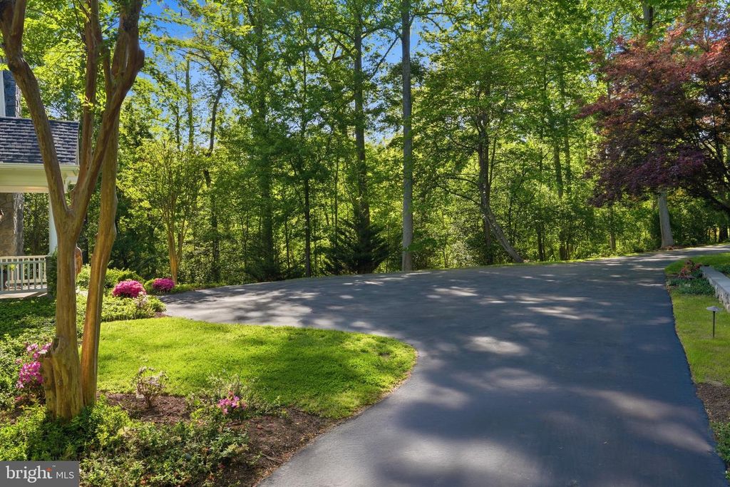 Image 78 of property listing at 1133 SPRINGVALE RD, Great Falls, VA 22066