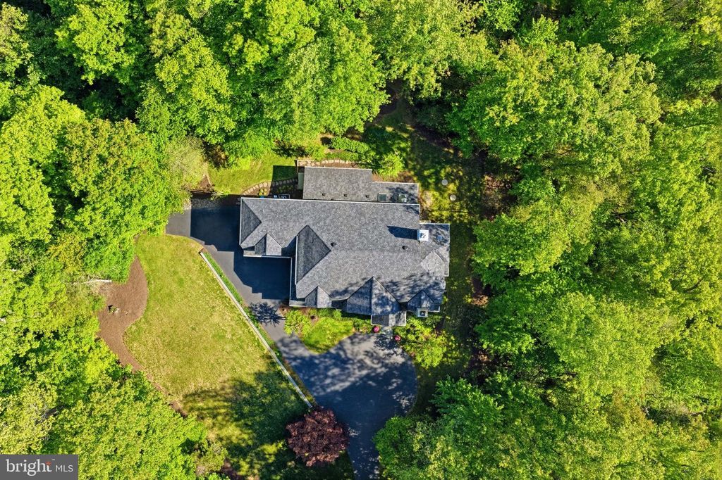 Image 82 of property listing at 1133 SPRINGVALE RD, Great Falls, VA 22066