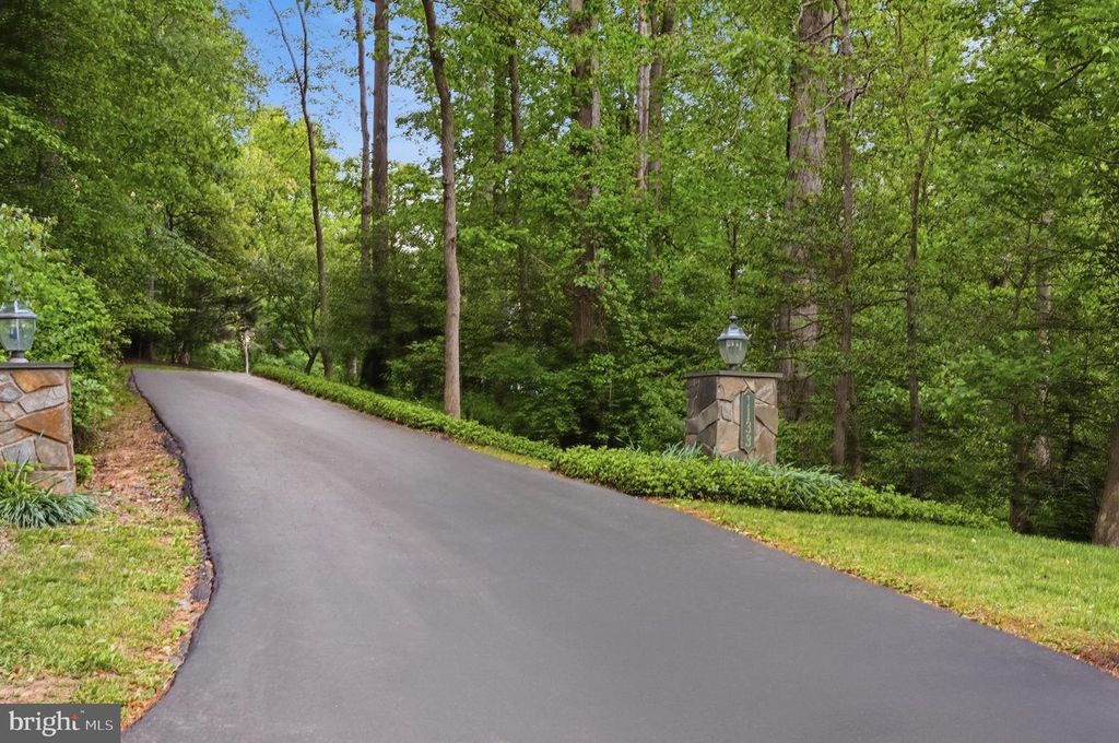 Image 86 of property listing at 1133 SPRINGVALE RD, Great Falls, VA 22066