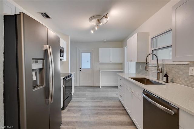 1542 Coconut DR, Fort Myers, FL 33901