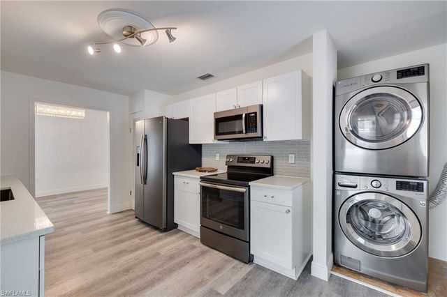 1542 Coconut DR, Fort Myers, FL 33901