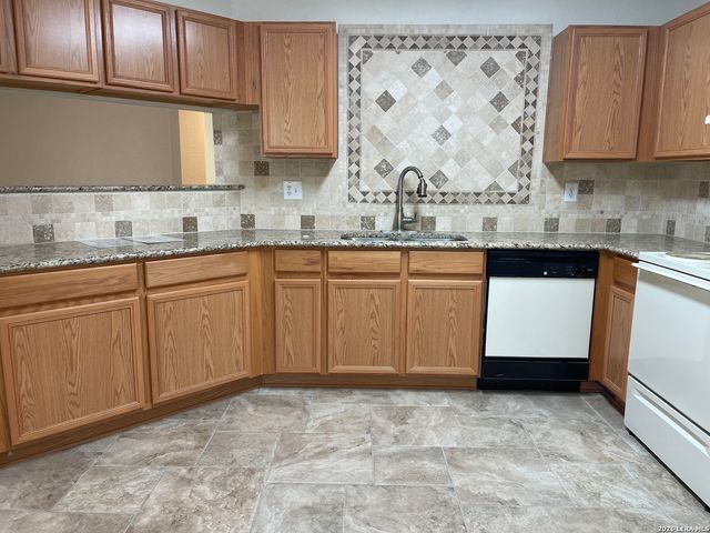 16751 Basin Oak, San Antonio, TX 78247