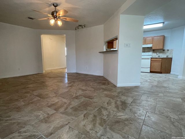 16751 Basin Oak, San Antonio, TX 78247