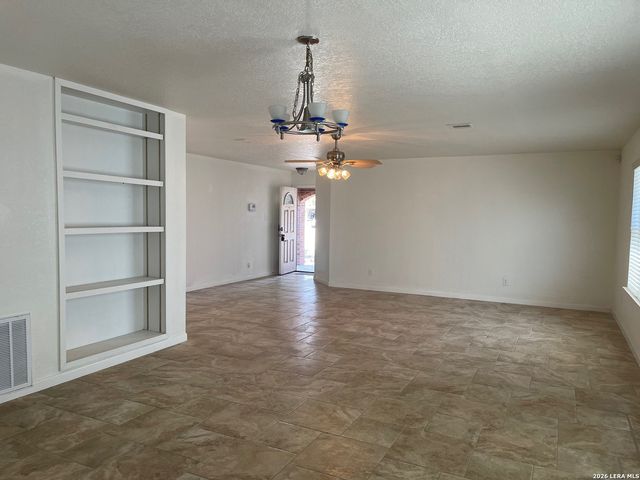 16751 Basin Oak, San Antonio, TX 78247