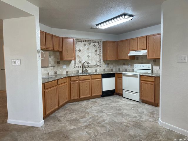 16751 Basin Oak, San Antonio, TX 78247