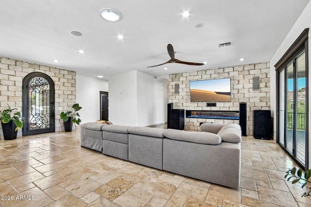 6132 W ALAMEDA Road, Glendale, AZ 85310