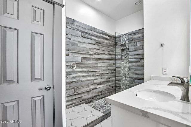 6132 W ALAMEDA Road, Glendale, AZ 85310