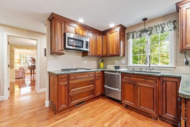 19 Dalton Road, Chelmsford, MA 01824