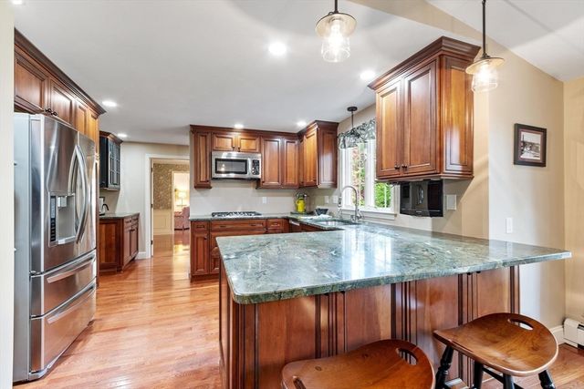 19 Dalton Road, Chelmsford, MA 01824