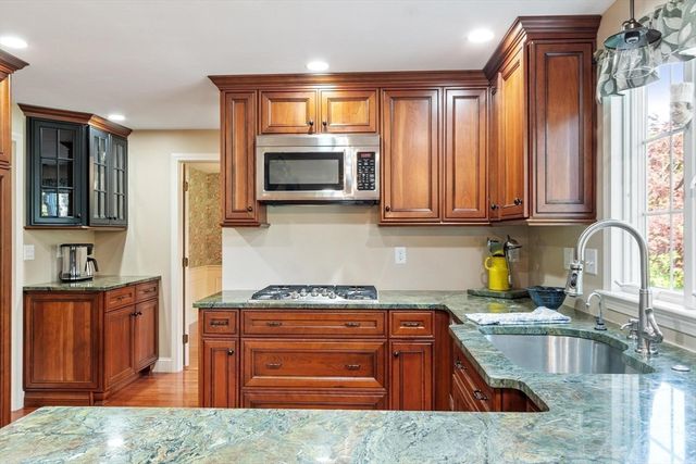 19 Dalton Road, Chelmsford, MA 01824