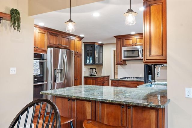 19 Dalton Road, Chelmsford, MA 01824